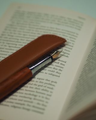 Plnící inkoustové pero s výrazným a stylovým designem. Díky přírodnímu materiálu a elegantnímu designu je toto pero...