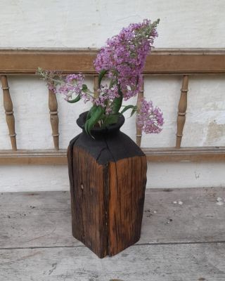 Odložím si zde několik foteček vázy Tanečnice no.1, která je vyrobena z dubového trámu. Tyto vázy jsou stále k dostání na...